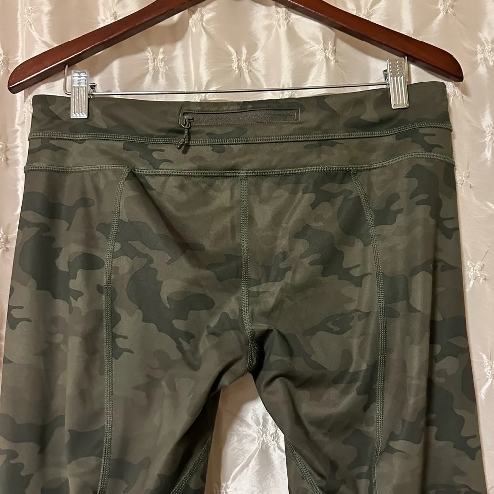 Lululemon Run Inspire Crop Leggings Luxtreme Savasana Camo Fatigue Green